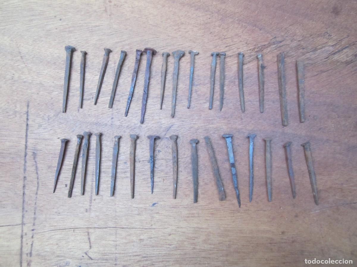 Antig&uuml;edades: Clavos antiguos hierro forjado, lote 30 piezas.