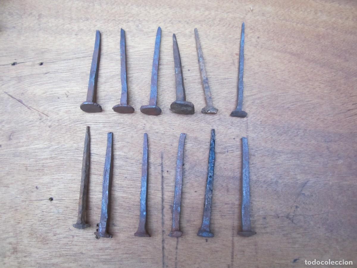 Antig&uuml;edades: Clavos antiguos hierro forjado, lote 12 piezas.