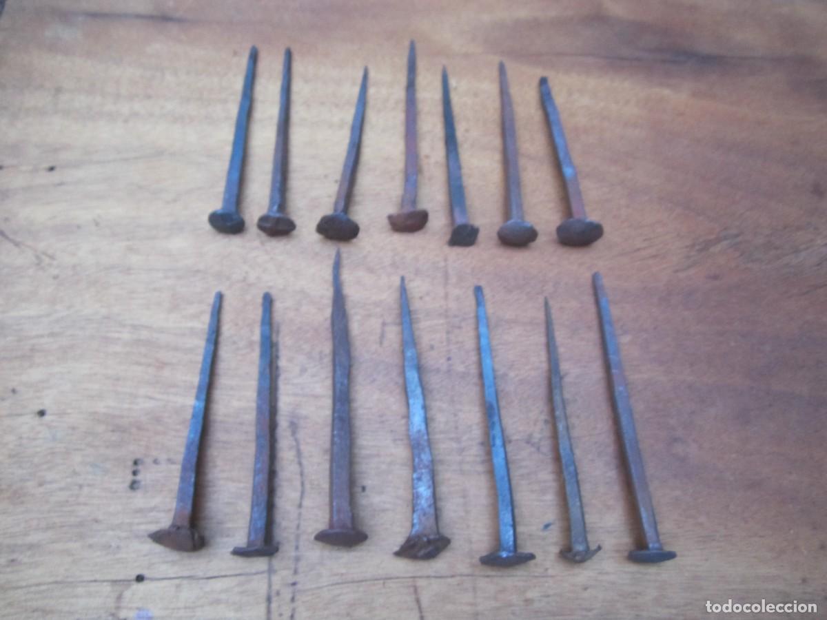 Antig&uuml;edades: Clavos antiguos forja s. XVIII, lote 14 piezas.
