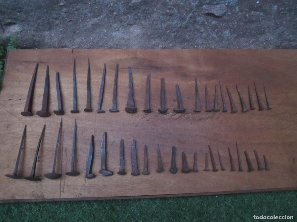 Antig&uuml;edades: Clavos antiguos hierro forjado, lote 42 piezas.