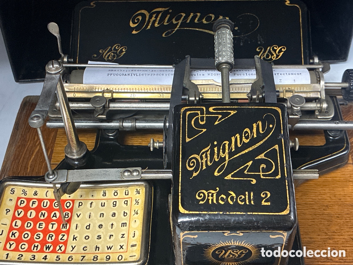 Antig&uuml;edades: M&aacute;quina de Escribir Mignon N&uacute;mero 2 con estuche.