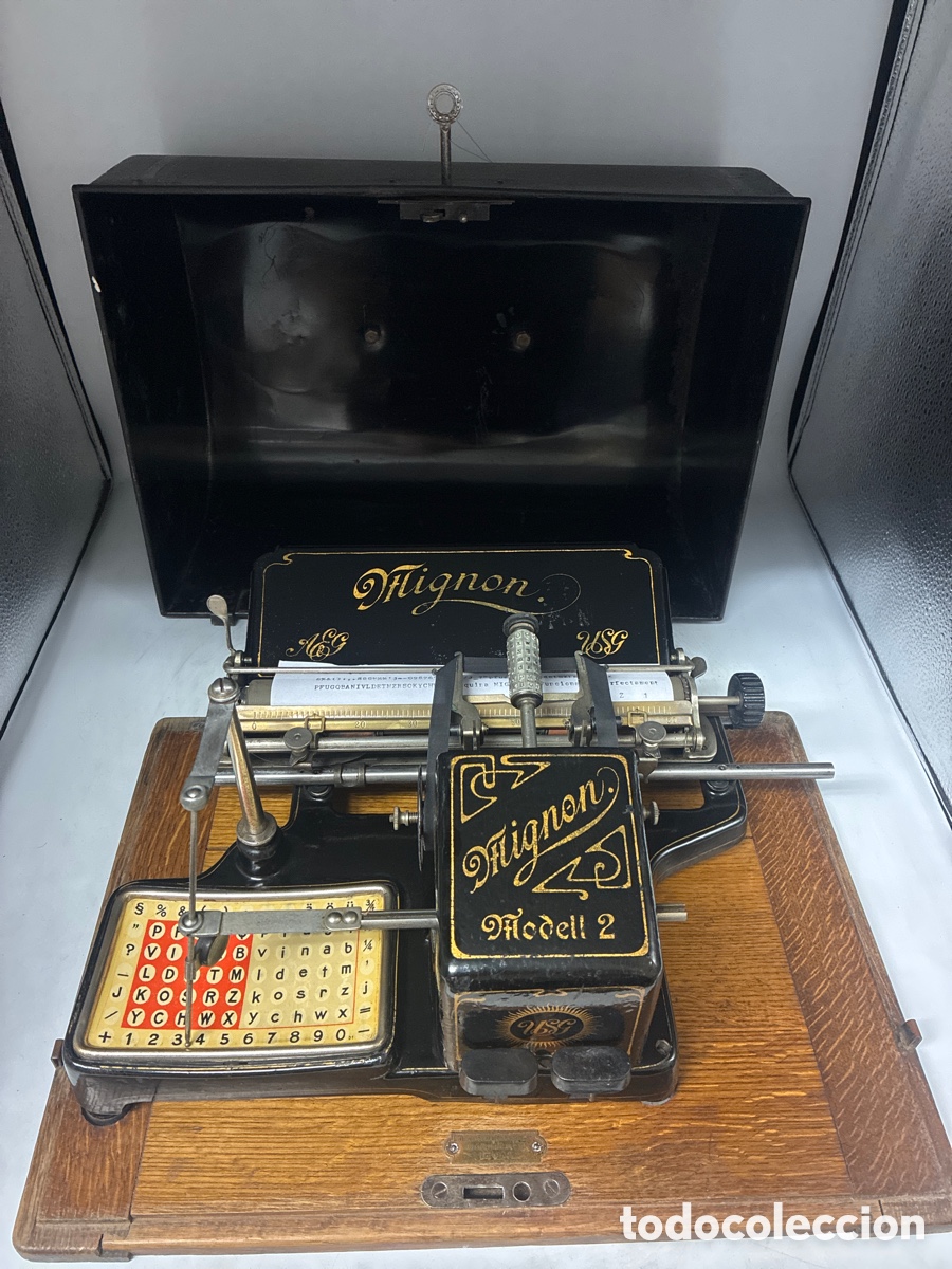 Antiquit&auml;ten: M&aacute;quina de Escribir Mignon N&uacute;mero 2 con estuche.