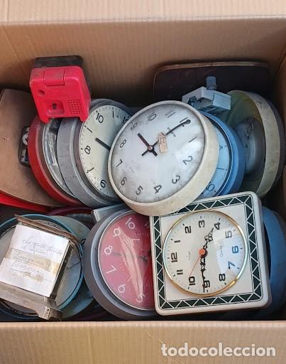 Antig&uuml;edades: Gran Lote de Taller: Relojes de Pared, Despertadores, Carcasas y Fornitura (Desguace)