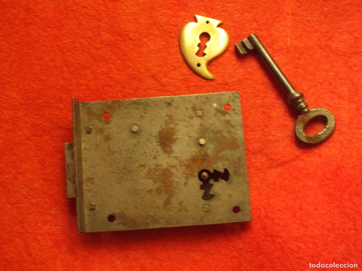Antig&uuml;edades: CERRADURA COMPLETA DE ARCA O ARC&Oacute;N CON LLAVE Y CERROJO FUNCIONA