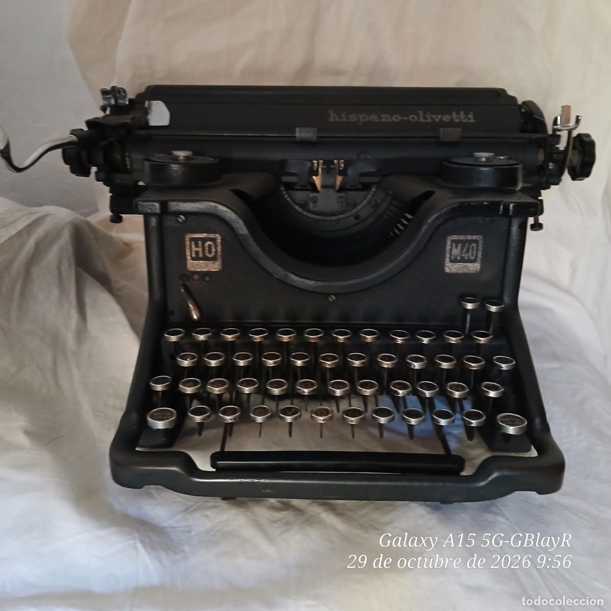 Antig&uuml;edades: M&aacute;quina de escribir Hispano-Olivetti M40.