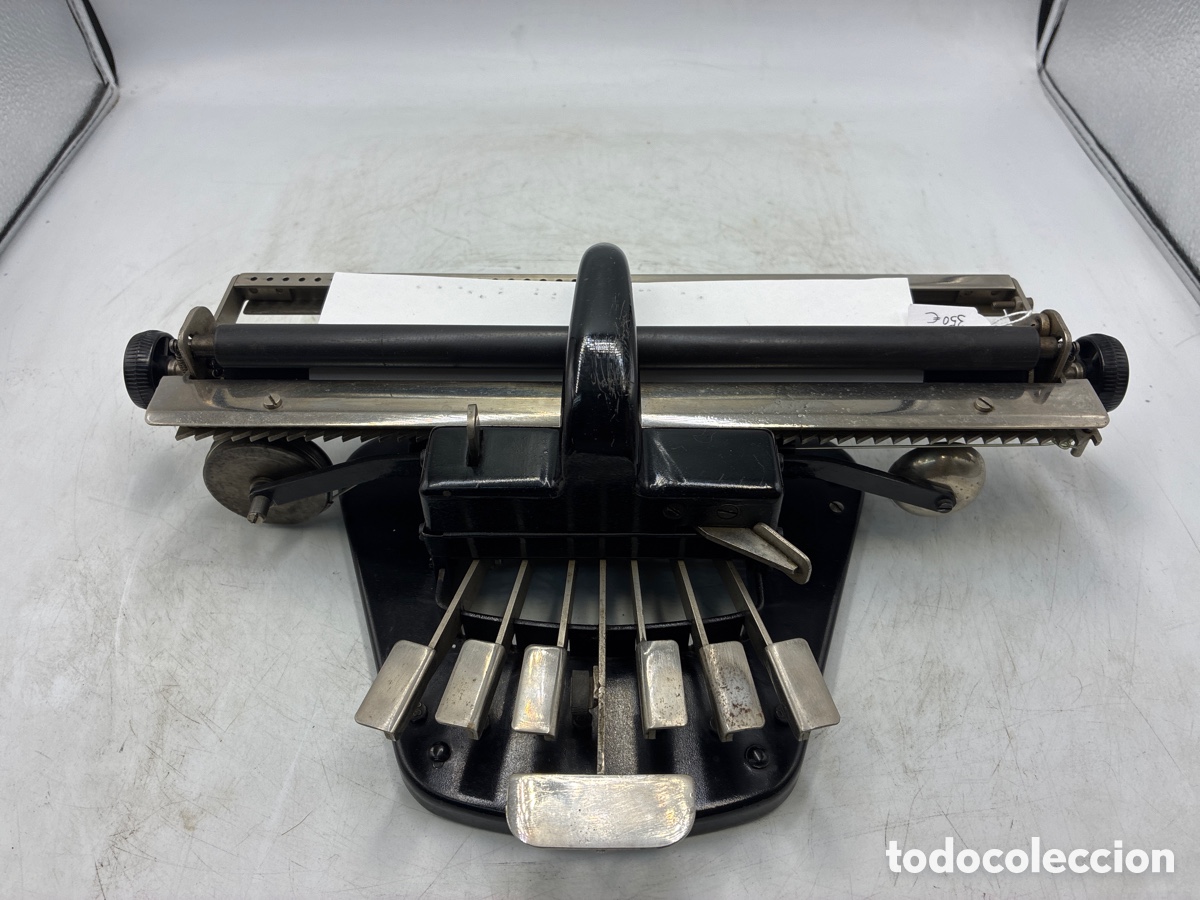 Antig&uuml;edades: Antigua M&aacute;quina de Escritura en Braille.