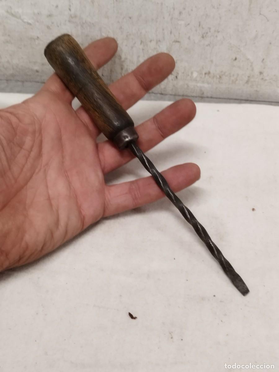 Antig&uuml;edades: Herramienta de Carpinter&iacute;a Antigua Barrena Manual con destornillador plano.