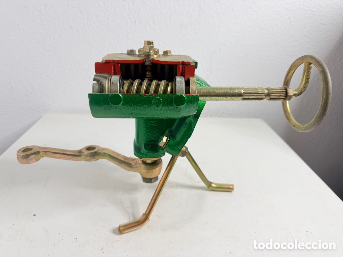 Antig&uuml;edades: maqueta seccionada de una caja de direcci&oacute;n de tipo mec&aacute;nico Escuela Mec&aacute;nica