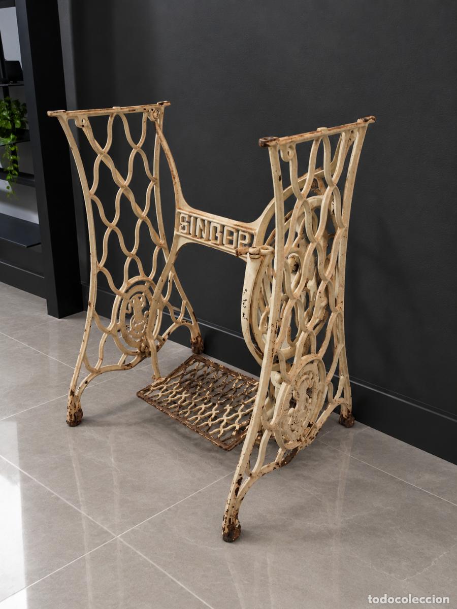 Antig&uuml;edades: Mesa de hierro forja de m&aacute;quina de coser Singer