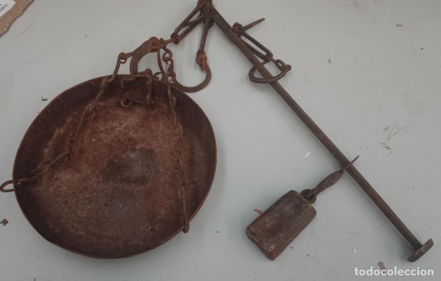 Antig&uuml;edades: ANTIGUA ROMANA CON PLATO, CADENAS Y PESA DE FORJA, BALANZA, BASCULA