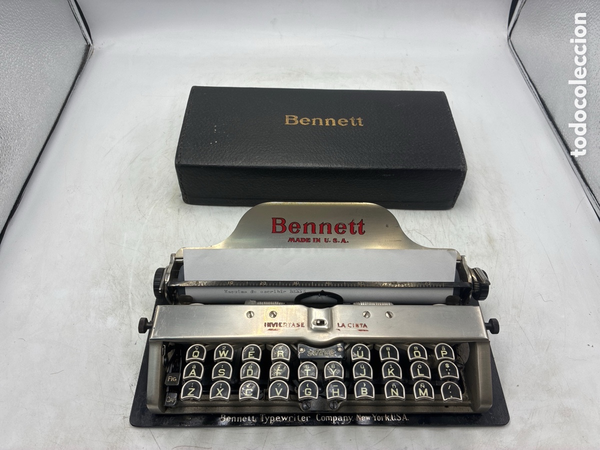 Antig&uuml;edades: M&aacute;quina de escribir Bennett.