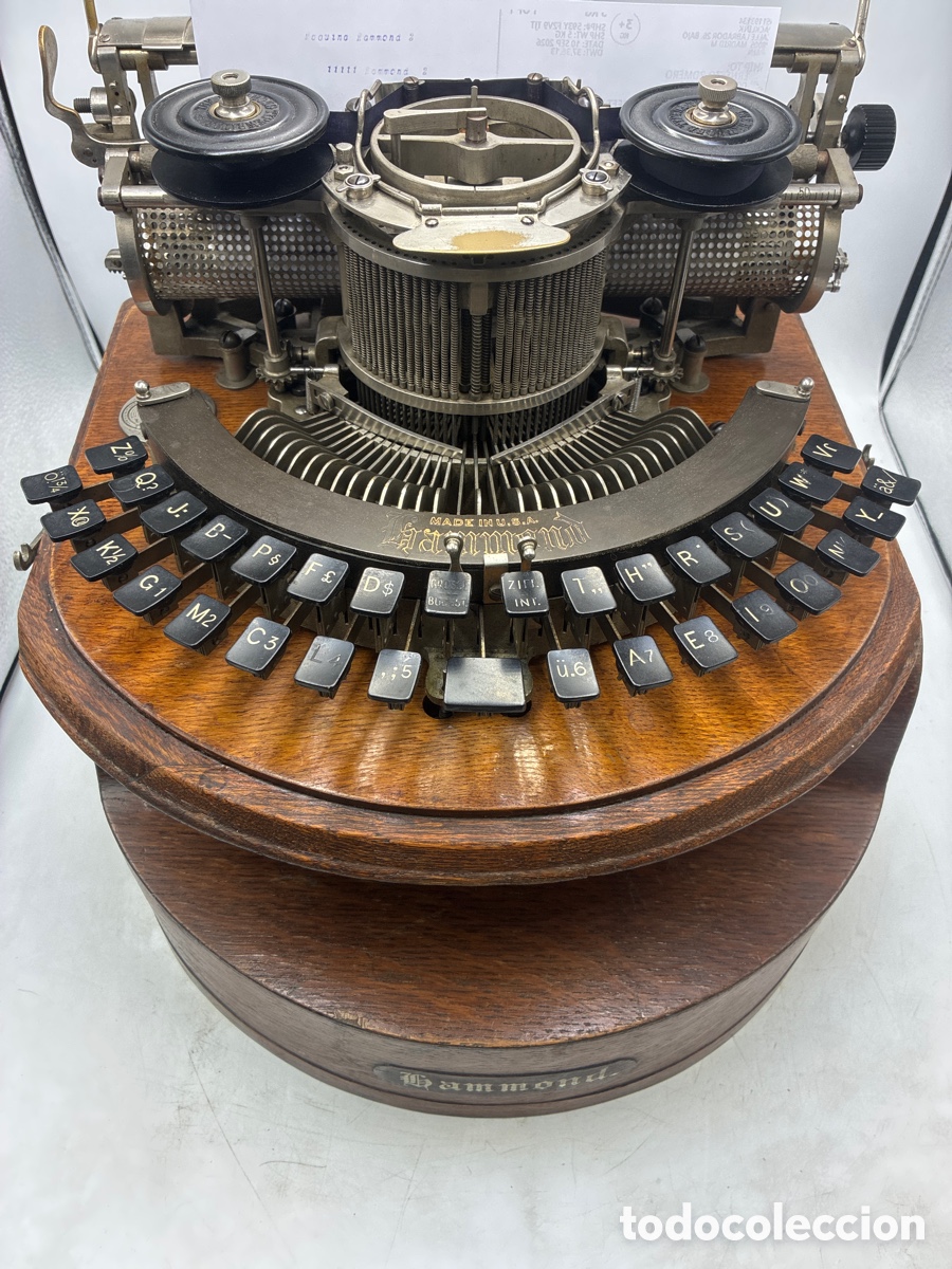 Antig&uuml;edades: M&aacute;quina de Escribir Hammond N&uacute;mero 2 Circular con tapa.