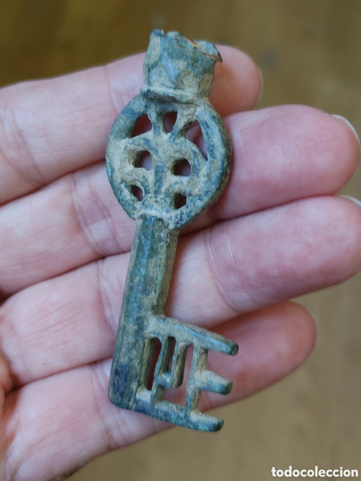 Antig&uuml;edades: Llave carolingia realizada en bronce. - Foto 2
