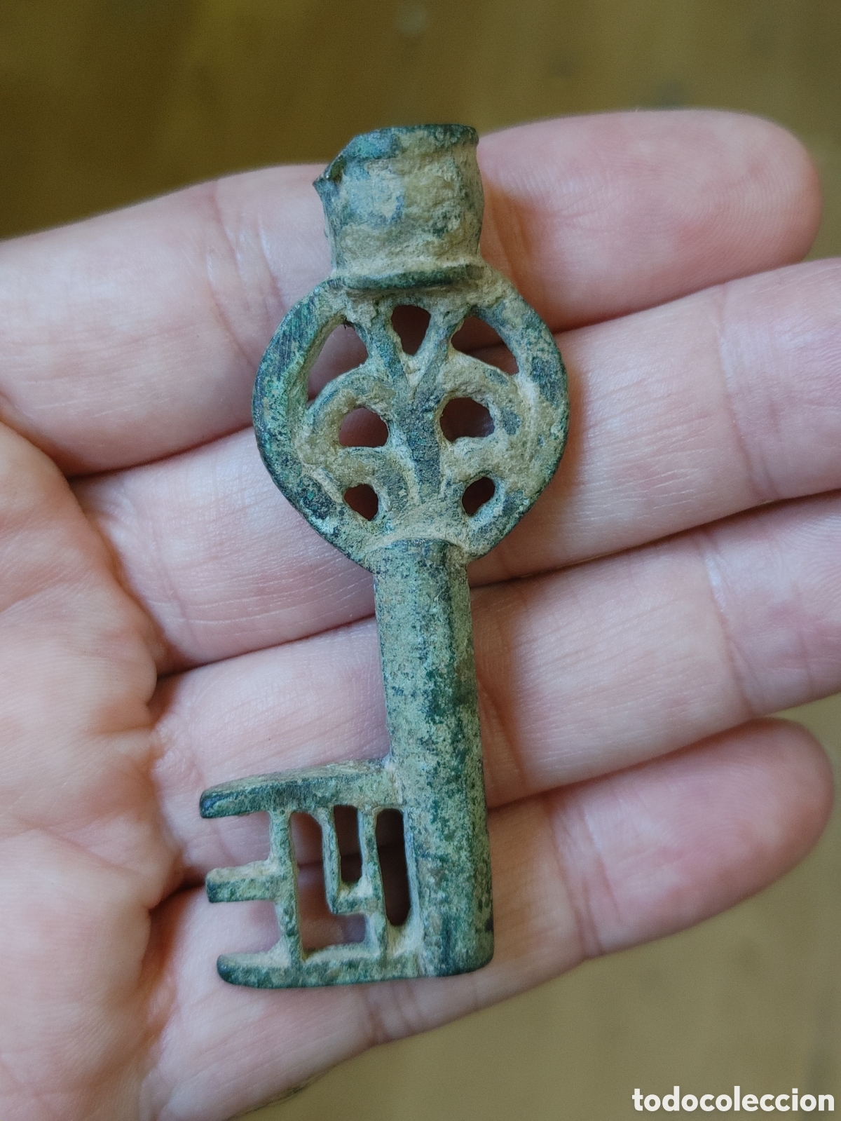 Antig&uuml;edades: Llave carolingia realizada en bronce. - Foto 3