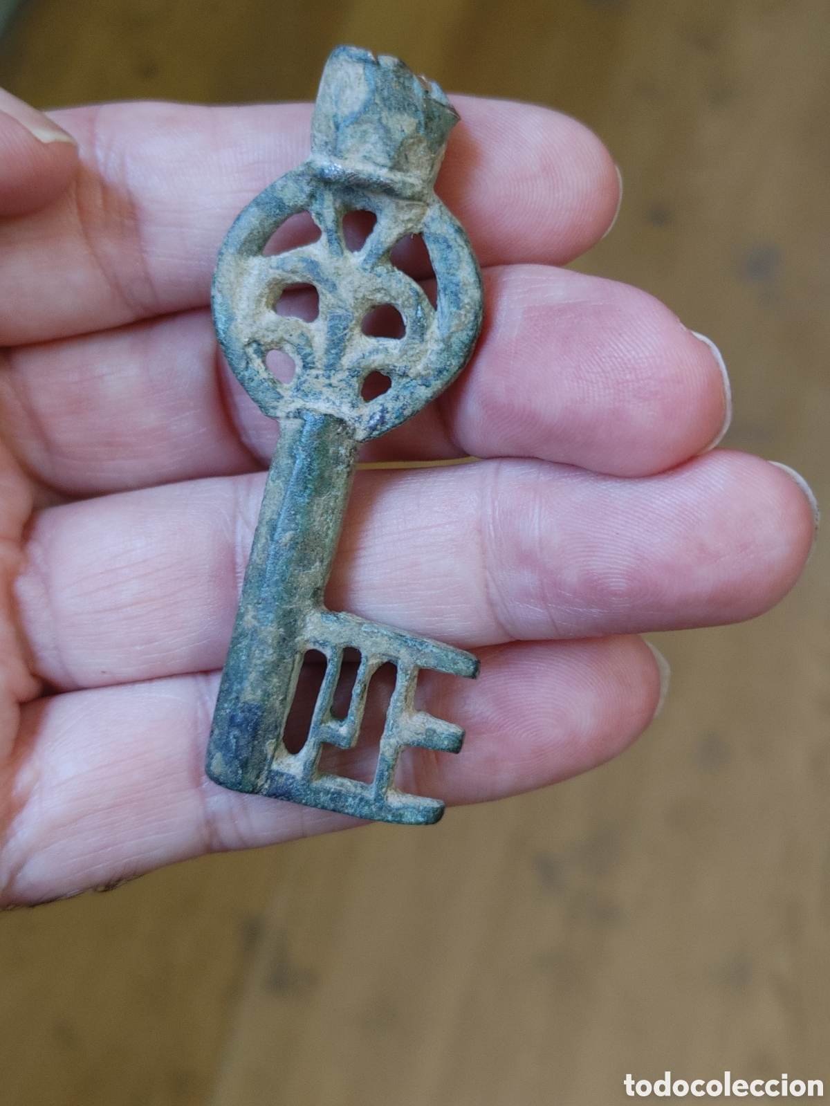Antig&uuml;edades: Llave carolingia realizada en bronce.
