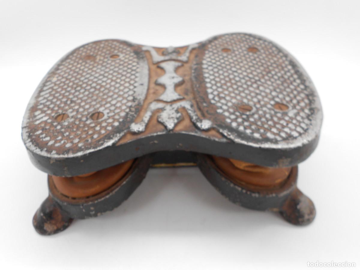 Antig&uuml;edades: antiguo fuelle de pie joyeria bien conservado