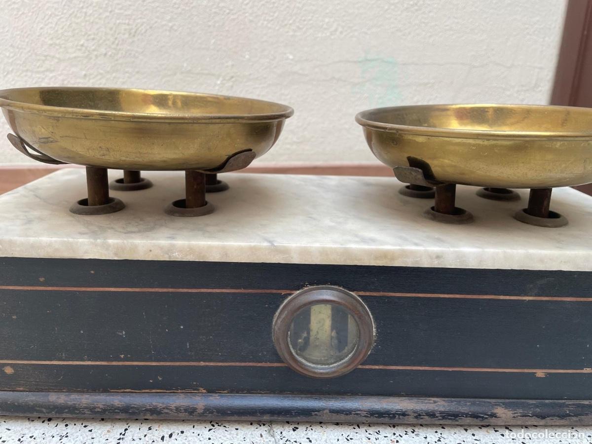Antig&uuml;edades: Antigua balanza marmol y madera