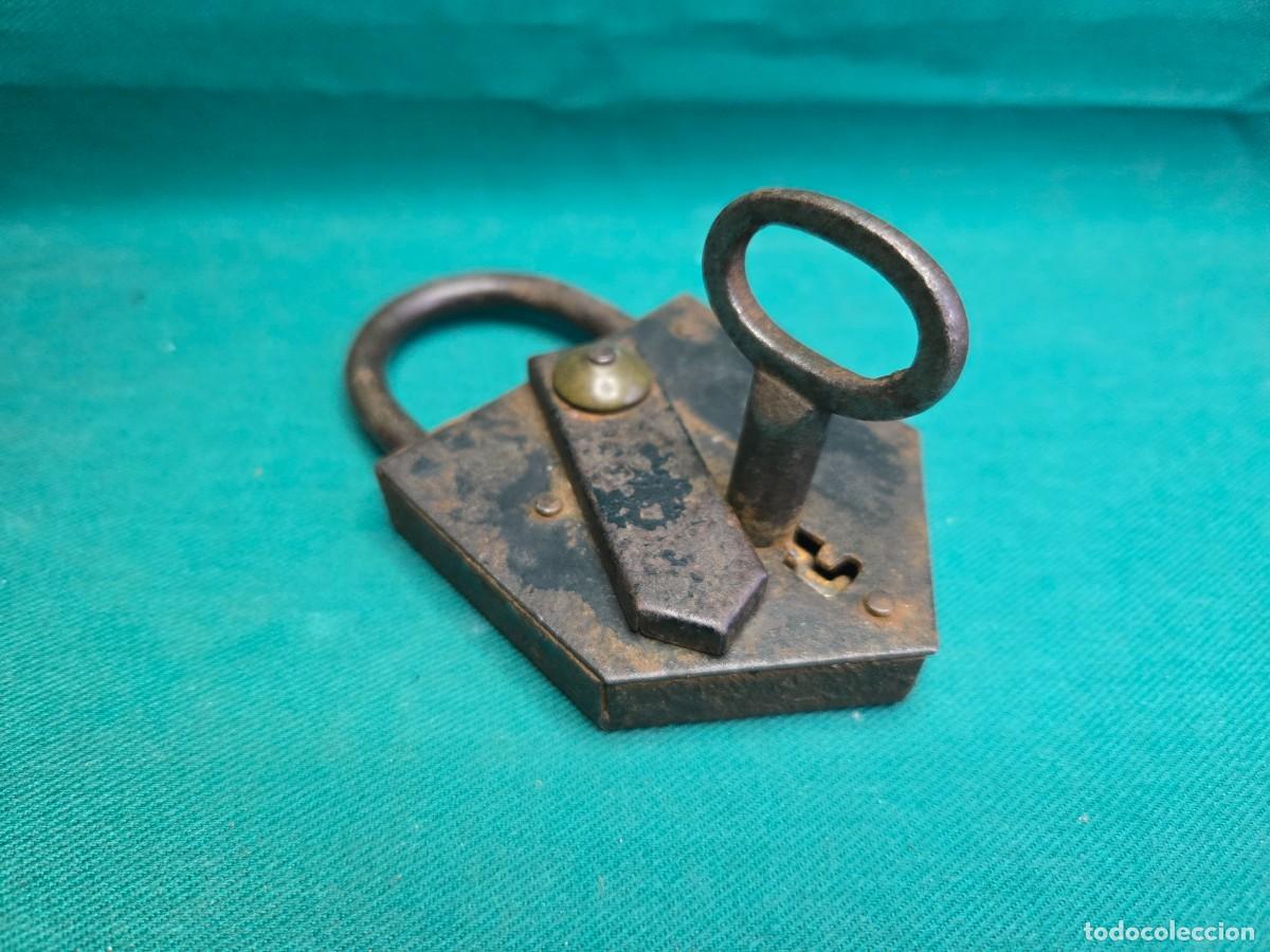 Antig&uuml;edades: ANTIGUO CANDADO METALICO