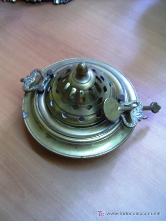 Antig&uuml;edades: BRASERO MINIATURA DE BRONCE CON PALA - Foto 1