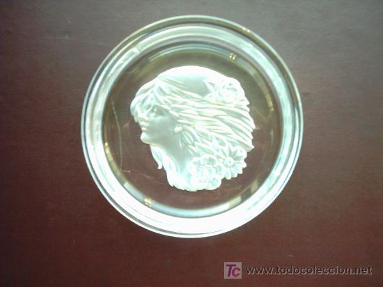 Antiquit&eacute;s: VASIJA DE CRISTAL DE ARQUES CON BELLO BUSTO DE MUJER. 13 x 3 cm.