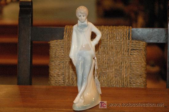 Antig&uuml;edades: FIGURA DE PORCELANA