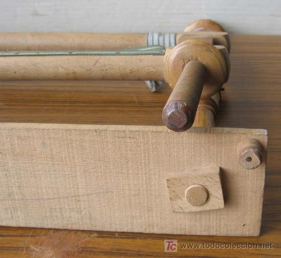Antig&uuml;edades: 3 BORDADORES de madera - Foto 6