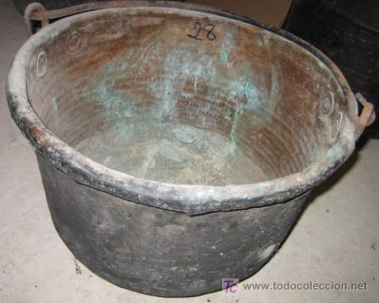 Antig&uuml;edades: Olla antigua de 40 cms de di&aacute;metro, con parches - Foto 1