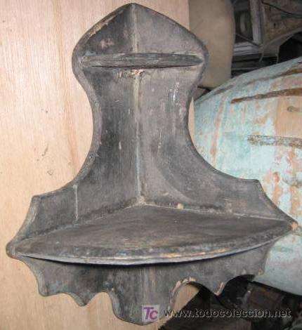 Antig&uuml;edades: Rinconera de madera de 28 cms - Foto 1