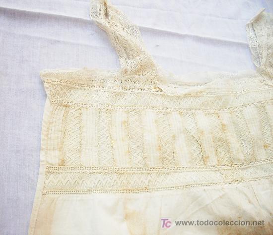 Antig&uuml;edades: Camis&oacute;n antiguo con puntillas. - Foto 3