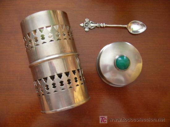 Antig&uuml;edades: CONJUNTO DE BOTE DE ALPACA Y CUCHARILLA DE PLATA . - Foto 1