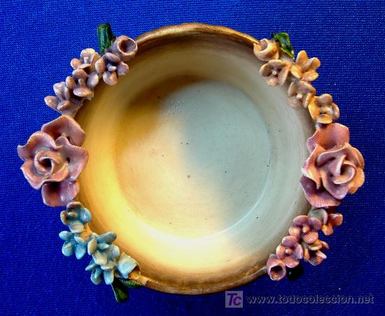 Antig&uuml;edades: CESTILLO DE CAPODIMONTE DECORADO CON FLORES - Foto 1