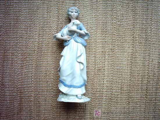 Antiguidades: FIGURA DE PORCELANA DE LA MARCA TENGRA, VALENCIA. 30 Cm. MARCAS EN LA BASE.