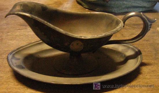 Antig&uuml;edades: Salsera con anagrama de la academia general