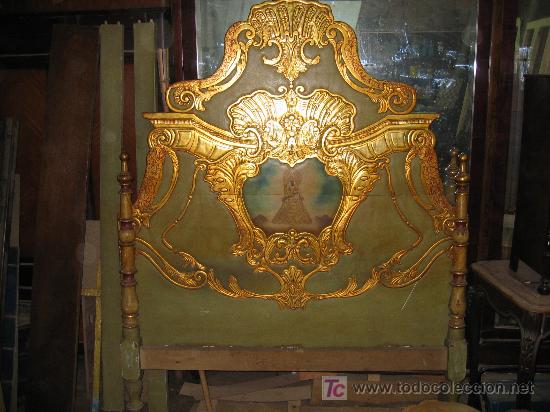 Antig&uuml;edades: Espectacular cama, mesitas y sillas - Foto 1