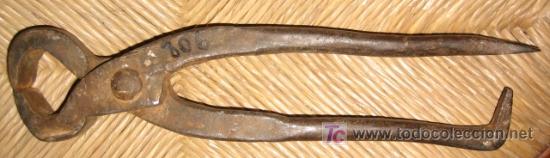 Antig&uuml;edades: Tenazas para herrar, 25 cms - Foto 1