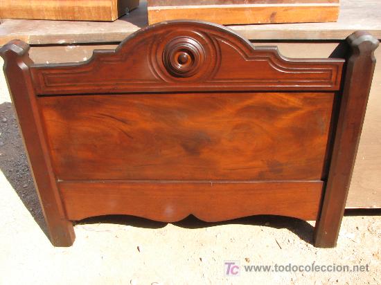 Antig&uuml;edades: Preciosa cama de caoba maciza. - Foto 2