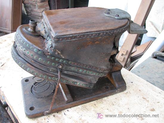 Antig&uuml;edades: Antiguo fuelle de pie. - Foto 2