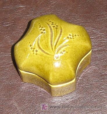 Antig&uuml;edades: CAJA JOYERO DE TOCADOR EN CERAMICA 7*7*4 cms.