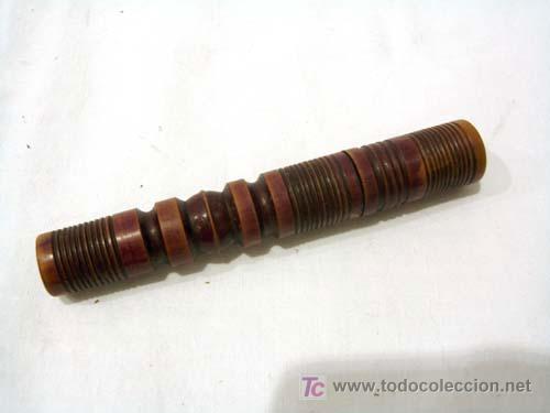 Antig&uuml;edades: Alfiletero de madera ppos del S XX - Foto 1