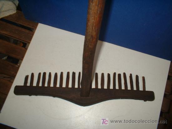Antig&uuml;edades: rastrillo de palo antiguo - Foto 4