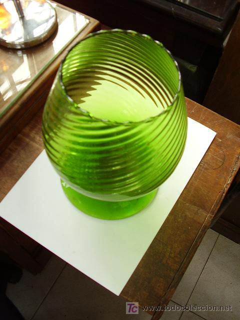 Antig&uuml;edades: Copa cristal verde - Foto 1