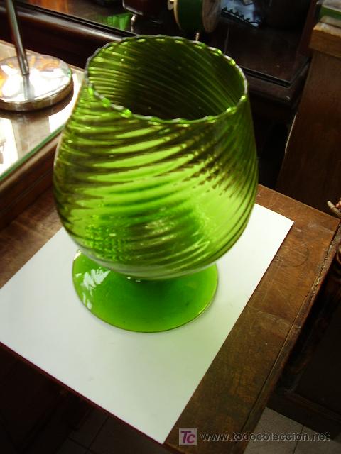 Antig&uuml;edades: Copa cristal verde - Foto 2