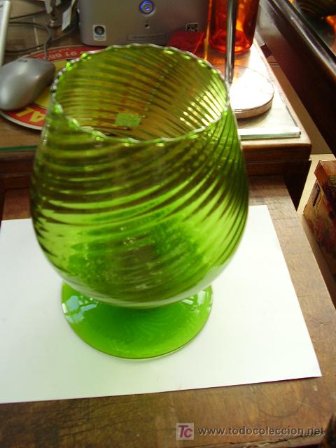 Antig&uuml;edades: Copa cristal verde - Foto 3