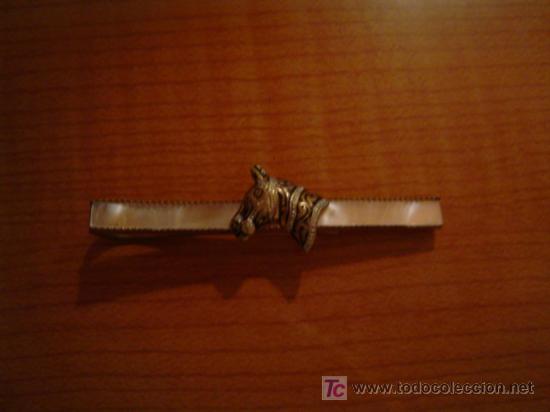 Antiquit&eacute;s: AGUJA CORBATA CON CABALLO