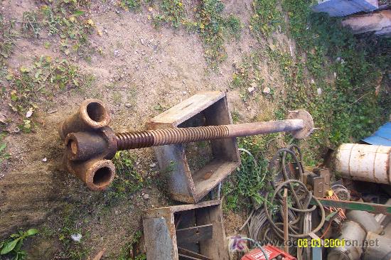 Antig&uuml;edades: Usillo antiguo de prensa de uvas - Foto 1