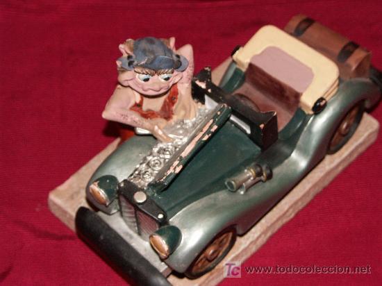 Antiguidades: graciosa figura. coche con mecanico