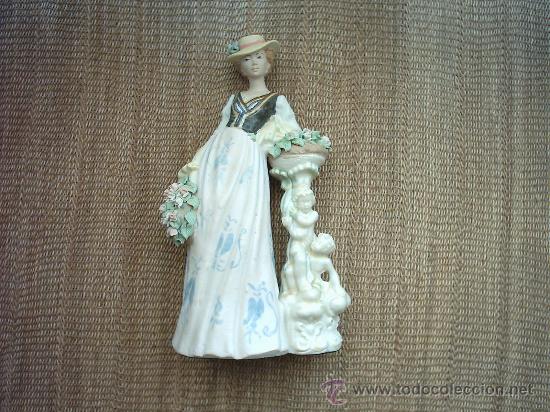 Antig&uuml;edades: GRAN FIGURA DE MUJER EN PORCELANA ARTISTICA DE LEVANTE (PAL). 36 Cm. SELLO ESTAMPADO.