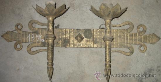 Antig&uuml;edades: L&aacute;mpara de pared de 62 cms de ancho, de forja - Foto 1