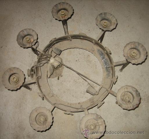 Antig&uuml;edades: L&aacute;mpara de 8 luces, de 67 cms de di&aacute;metro aprox. y de forja - Foto 1