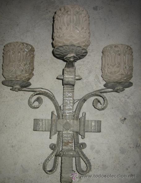 Antig&uuml;edades: L&aacute;mpara de forja, de pared, 55 cms aprox - Foto 1